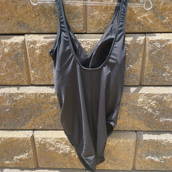 BEAUTIFUL ONE PIECE - Picture 3 of 6